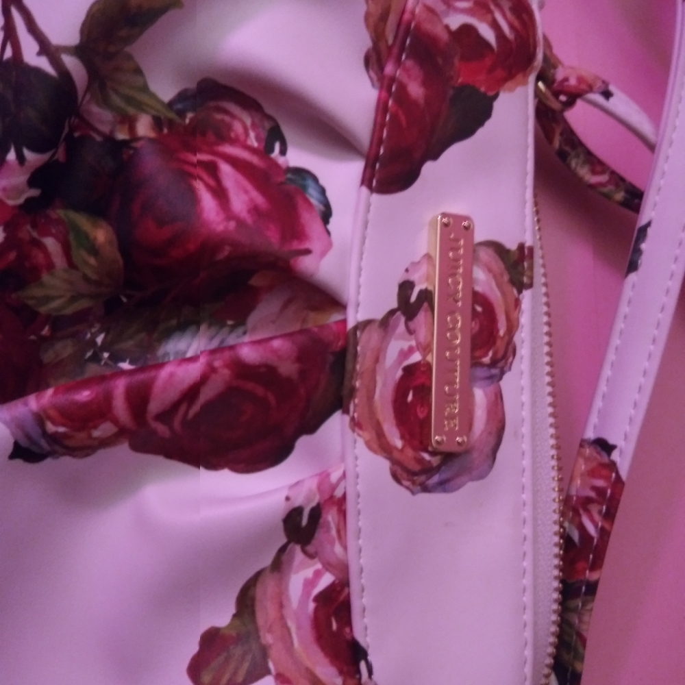 Beautiful Juicy Couture rose pattern purse - Picture 4 of 6